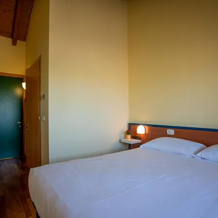 Hotel Caneo