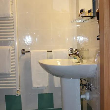 Hotel Caneo 3*